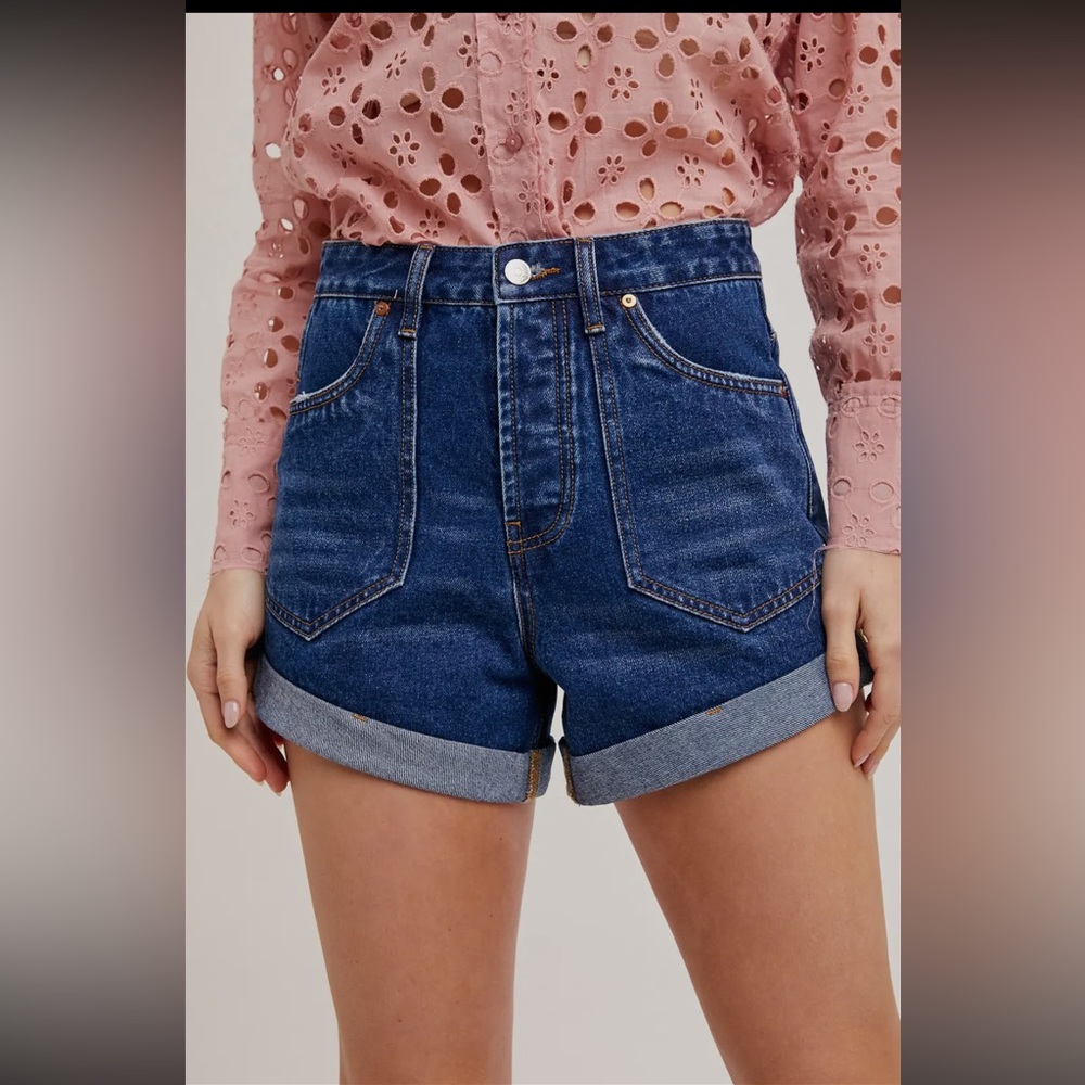 191. Western stitched rolled hem denim short